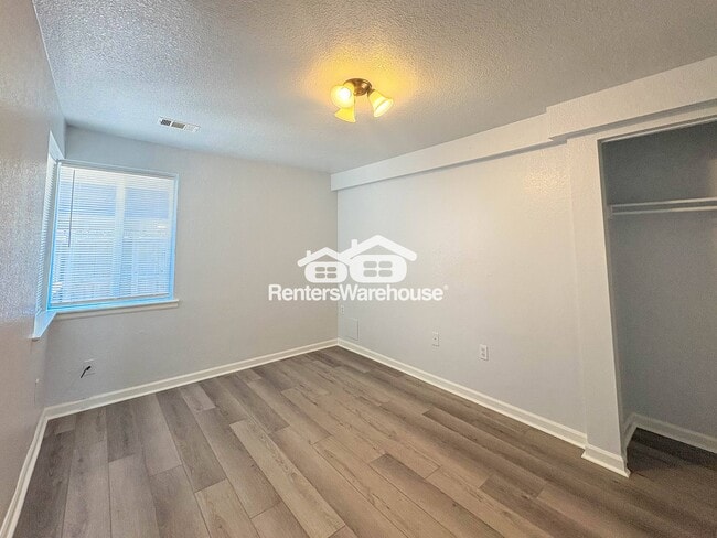 Building Photo - 1546 Valentia St