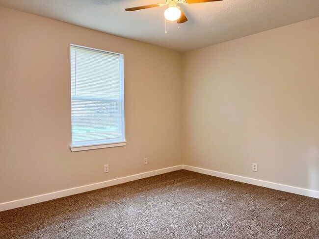 Building Photo - OWN920