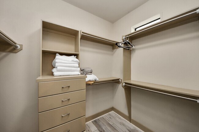 Building Photo - 4510 Inker St