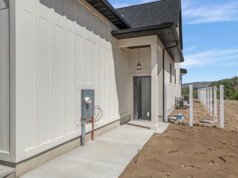 Building Photo - 1565 Hadleys View Dr