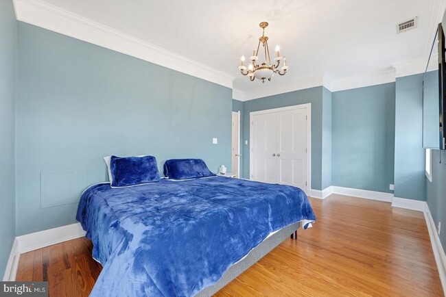 Building Photo - 949 S St NW