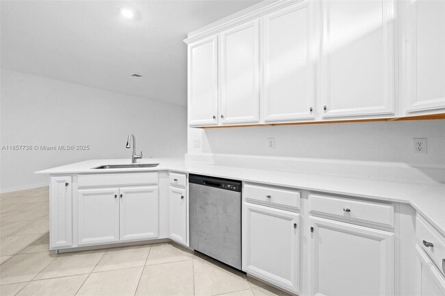 Building Photo - 2616 Vine Ave