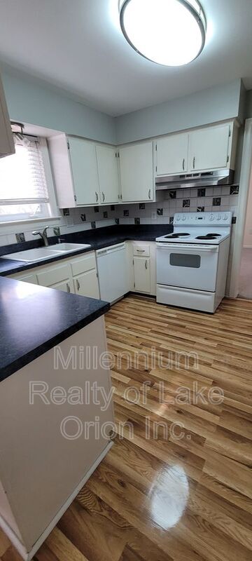 Building Photo - 29359 Hemlock Dr