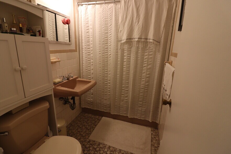 Building Photo - 15 Walbridge St