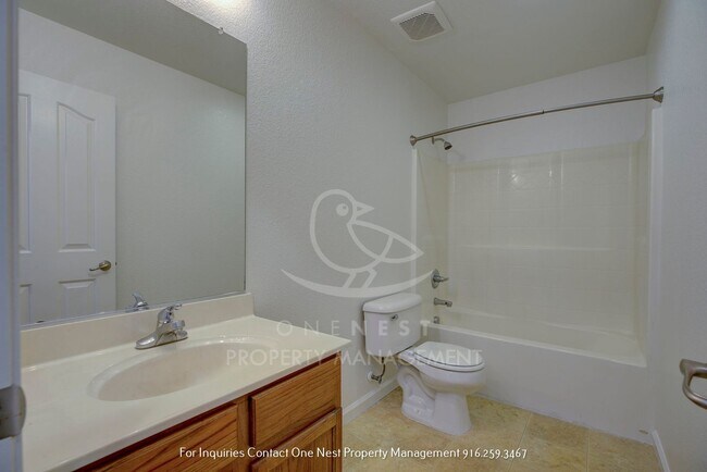 Building Photo - 4 Bedroom, 2 bathroom home with fenced yard