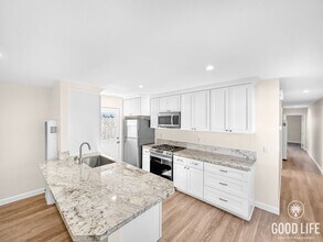 Building Photo - Beautiful 3BD/2BA W/ Updated Kitchen and B...