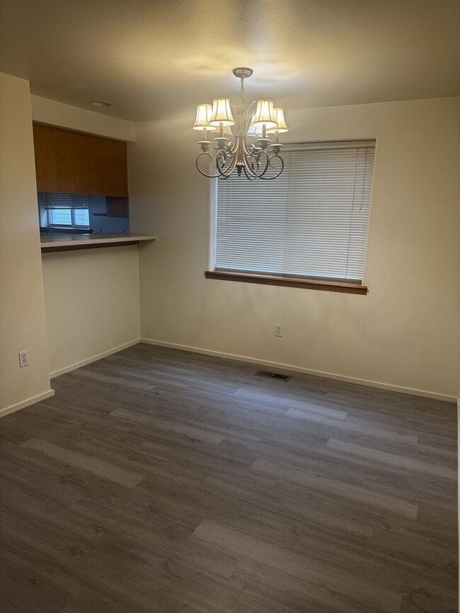 Building Photo - 1511 Hollyhock Dr