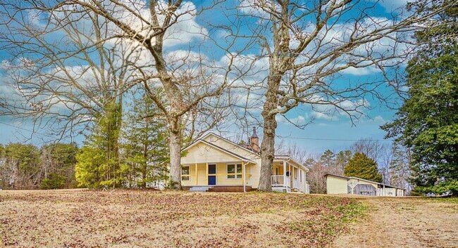 Primary Photo - 360 W Darby Rd