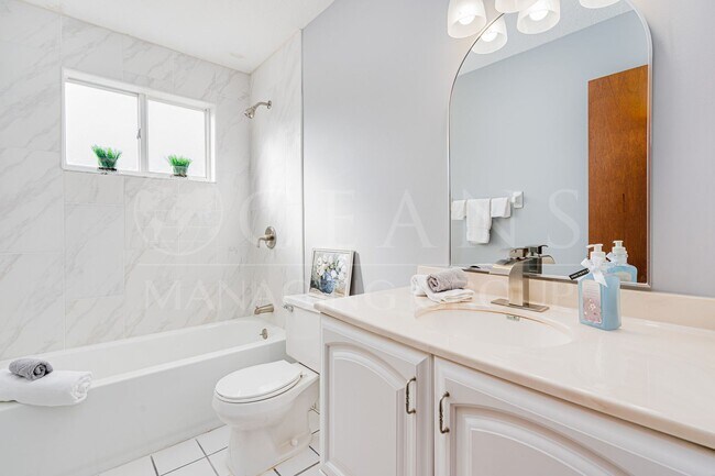 Building Photo - TOWNHOMES WEST, PORT ORANGE!