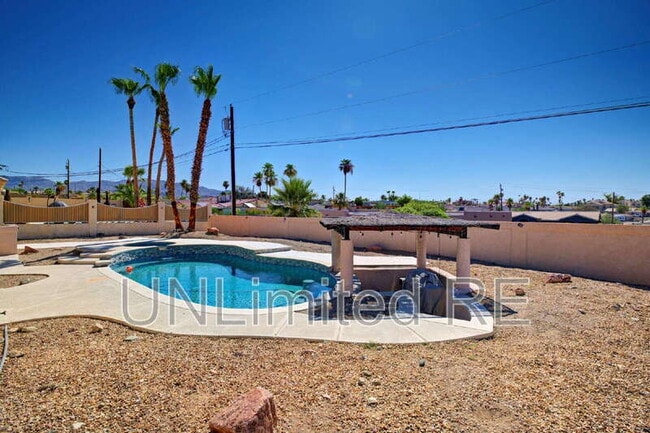 Building Photo - 304 Acoma Blvd S
