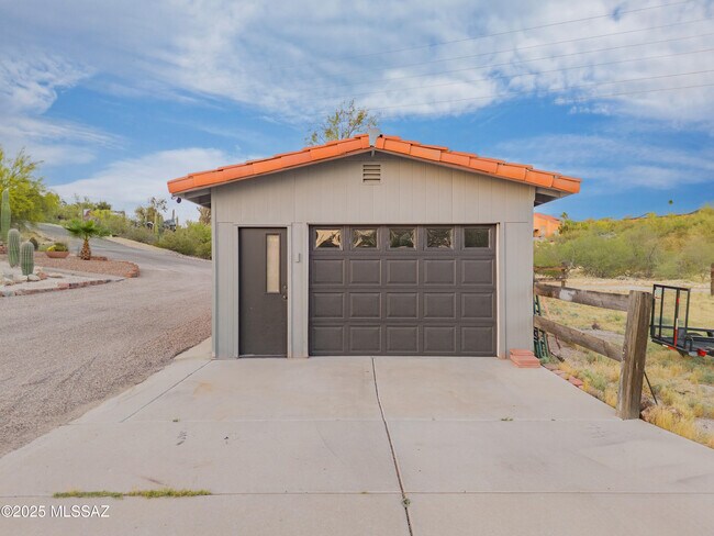 Building Photo - 1101 W Roller Coaster Rd