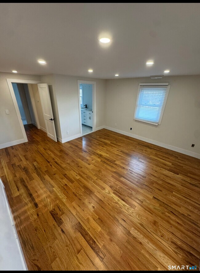 Building Photo - 35 Knapps Hwy