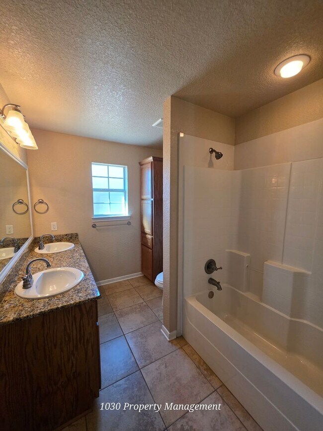 Building Photo - 2 Bed/2 Bath Duplex in Trimmier Estates! 500.00 off 1st full months rent