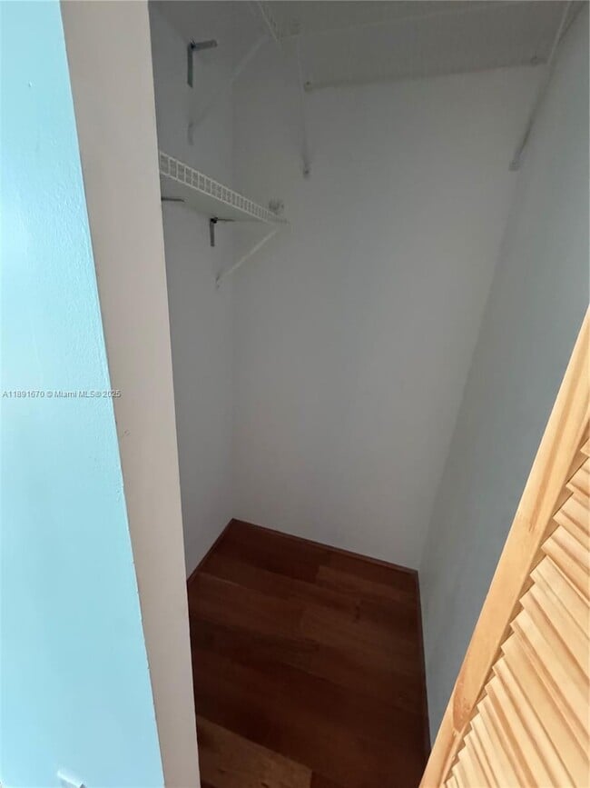 Building Photo - 20379 W Country Club Dr