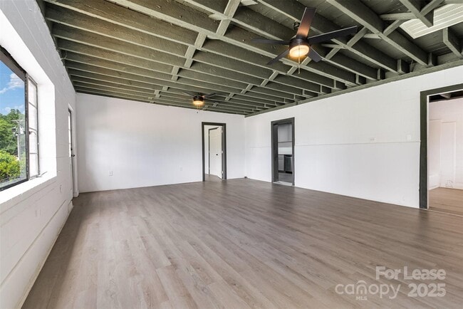 Building Photo - 412 Flat Dr