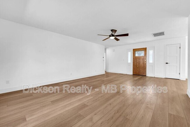 Building Photo - 7245 Pembroke Dr