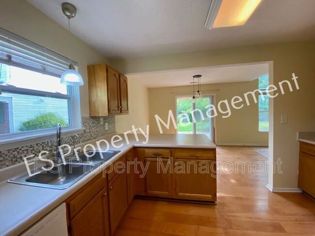 Building Photo - 7310 Parklake Pl