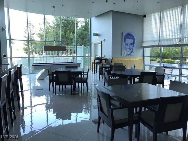 Building Photo - 322 E Karen Ave