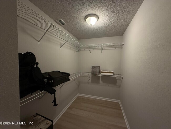 Building Photo - 686 Glendale Ln