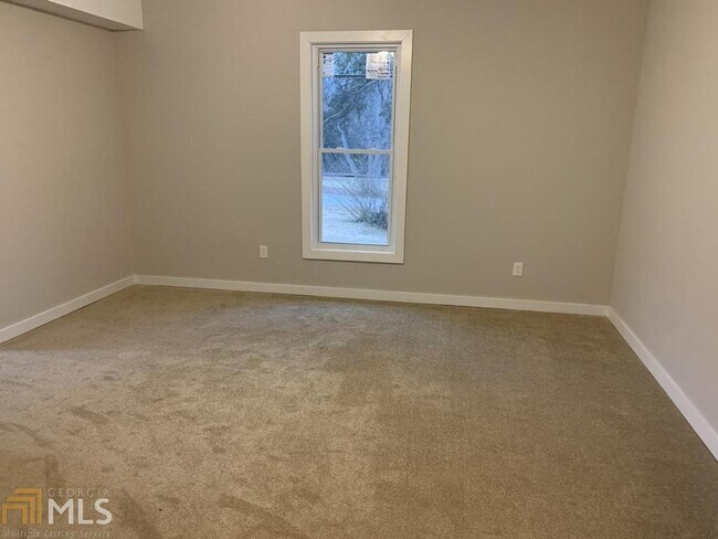 Building Photo - 6234 Collins St NE