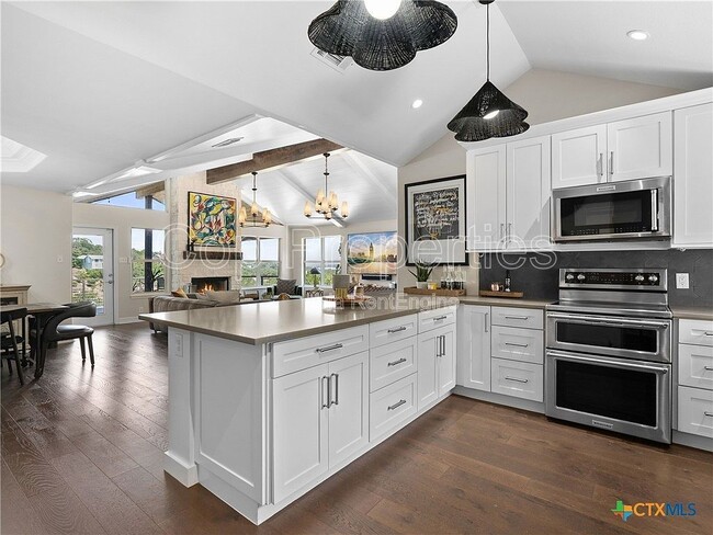 Building Photo - 321 Village View Dr