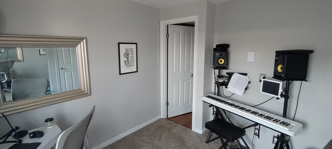 Building Photo - 530 Melrose Ave E