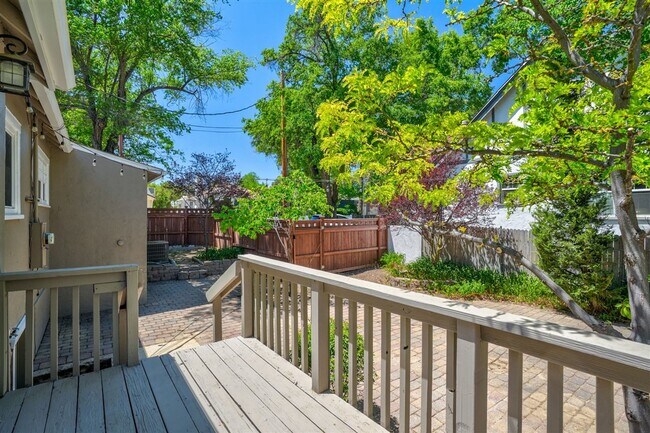 Building Photo - Live on Historic Park Avenue in this 2 Bed 1.5 Bath Single Family Home!
