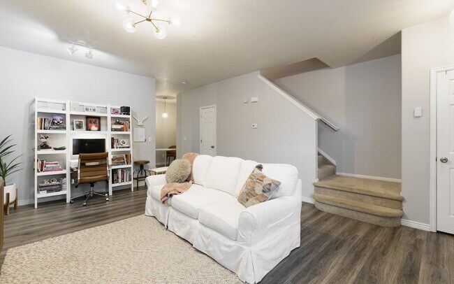 Building Photo - 7860 Sandy Springs Point