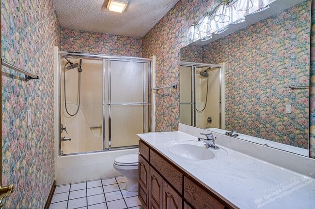 Building Photo - East Gate Area | Home | Unfurnished