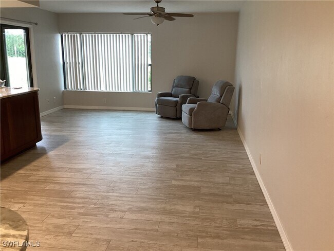Building Photo - 5565 Trailwinds Dr