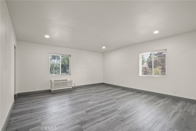 Building Photo - 14335 Hamlin St