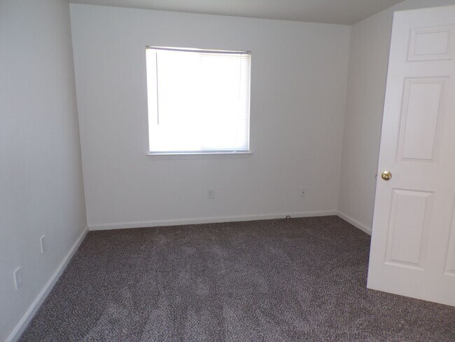 Building Photo - 285 Dalton St