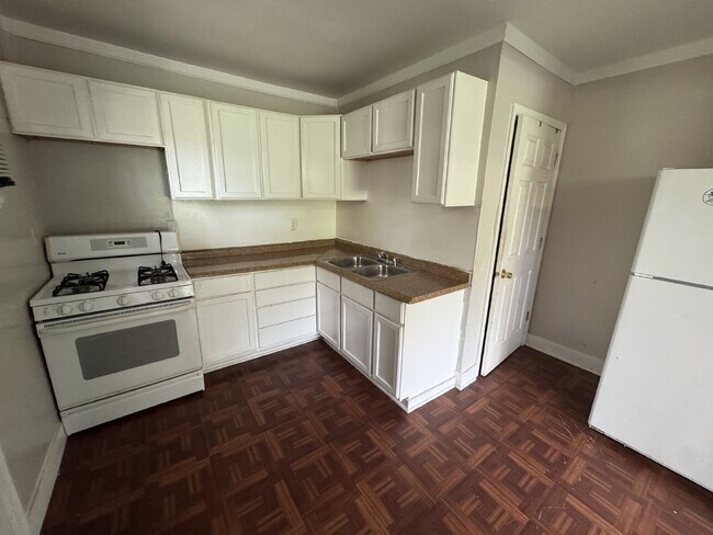 Building Photo - 3251 Spruce St