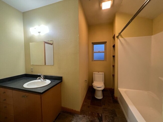 Building Photo - 3030 Park St