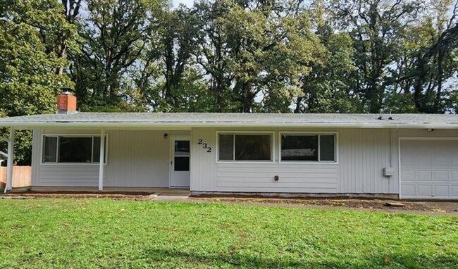 Building Photo - 230-232 NE Azalea Drive
