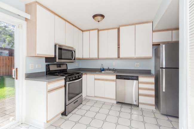 Building Photo - 444 Degas Cir