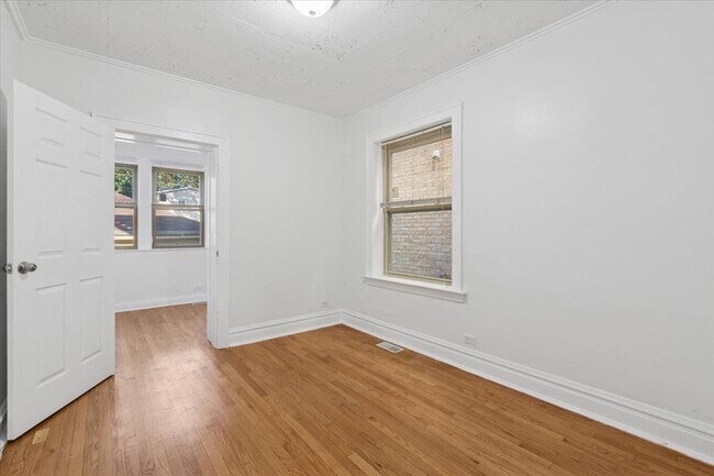 Building Photo - 5412 N Kimball Ave