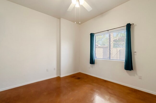 Building Photo - Charming Central Guest House