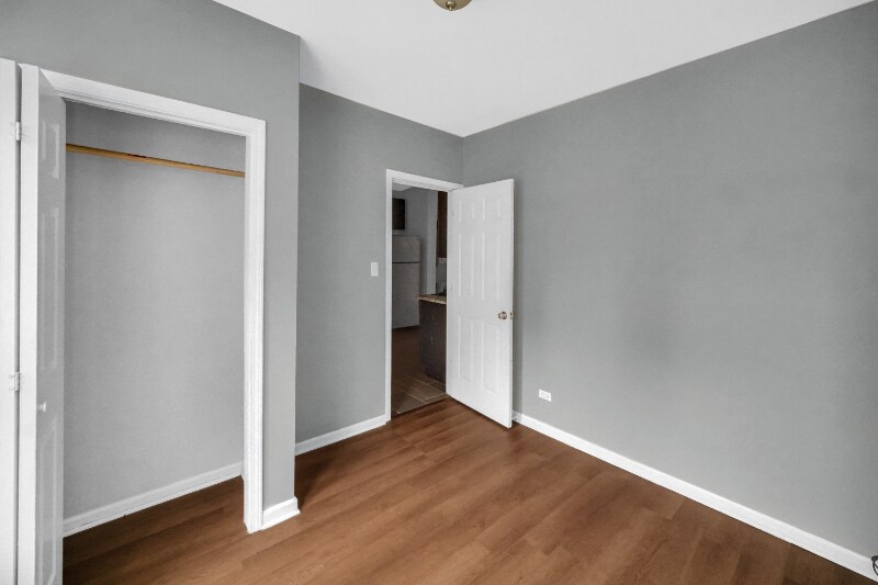 Building Photo - 1126 E 81st Pl