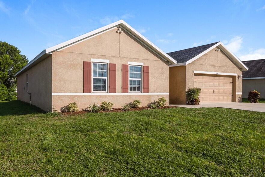 Building Photo - 2564 Surfside Blvd