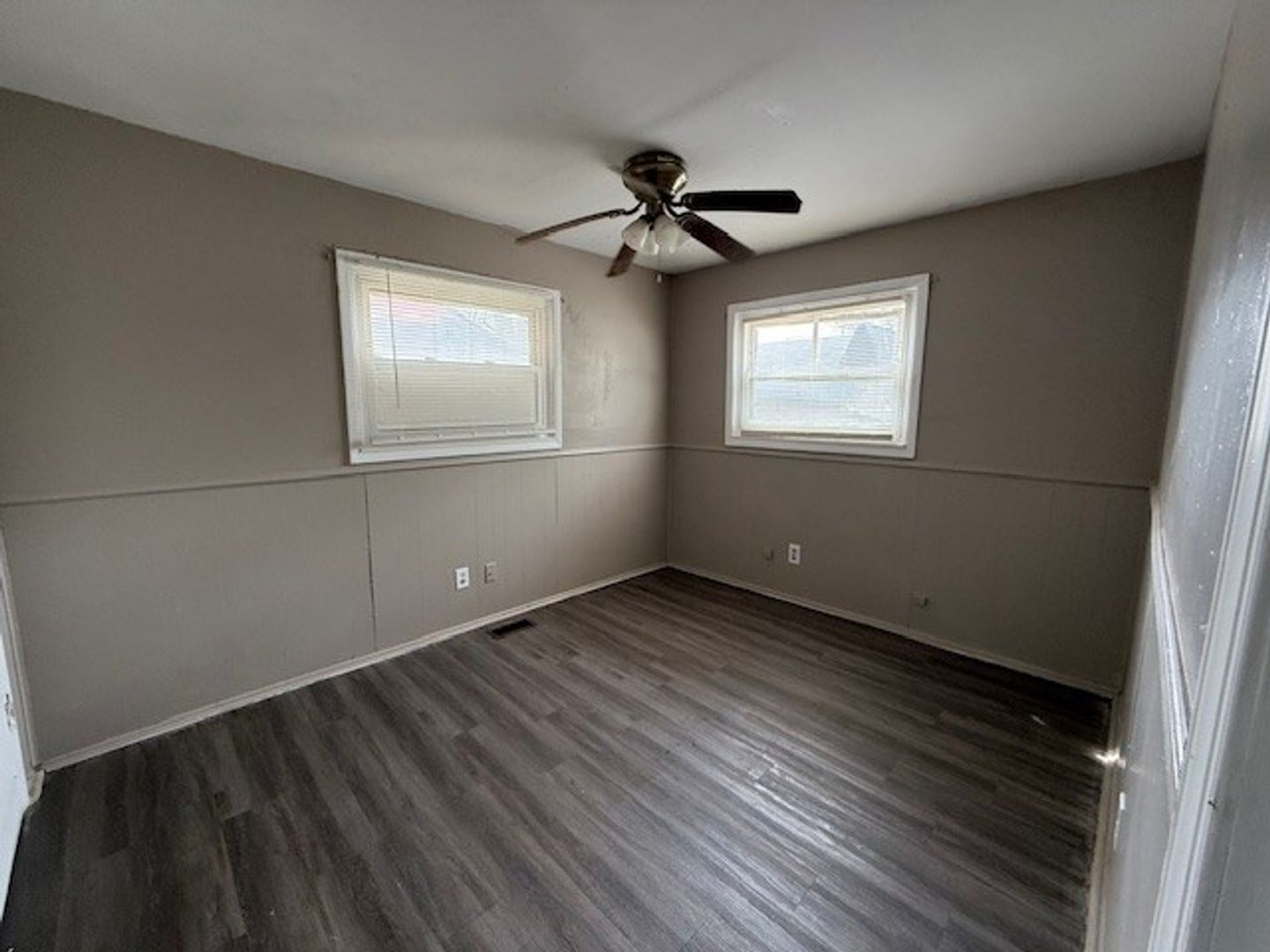 Building Photo - LARGE 4BR ONE LEVEL HOME WITH A GREAT FLOORPLAN.  TONS OF SPACE!