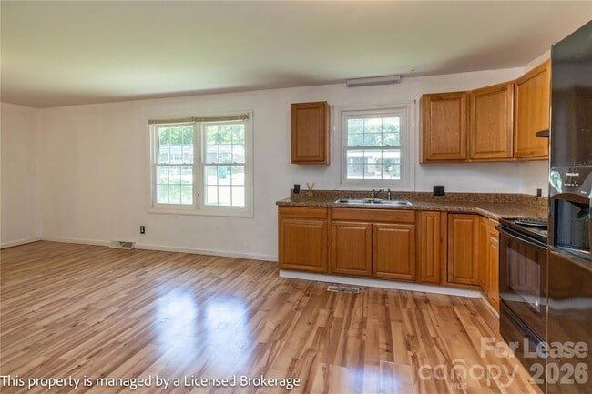 Building Photo - 234 Poplin St