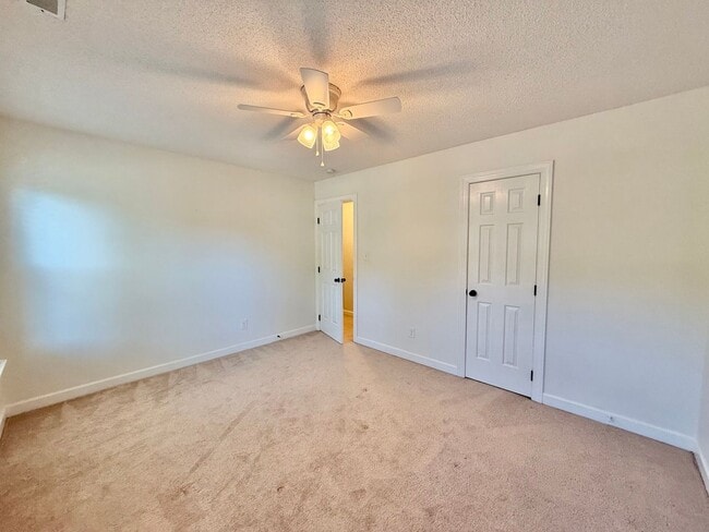 Building Photo - Recently Remodeled 4BD, 2.5BA North Raleig...