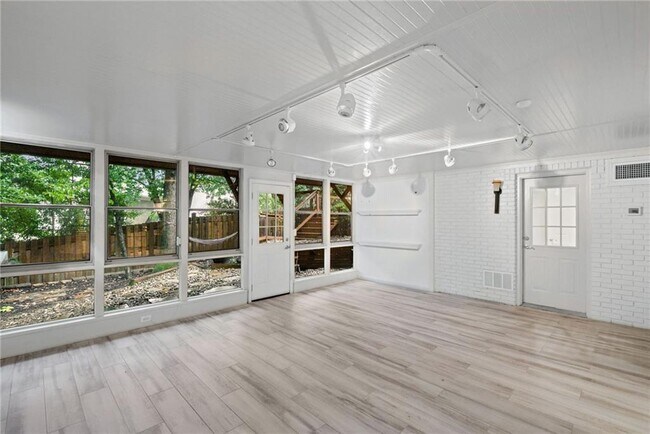 Building Photo - 710 Weybridge Pl