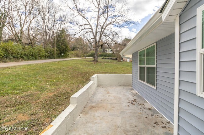 Building Photo - 4910 Cleage St SW