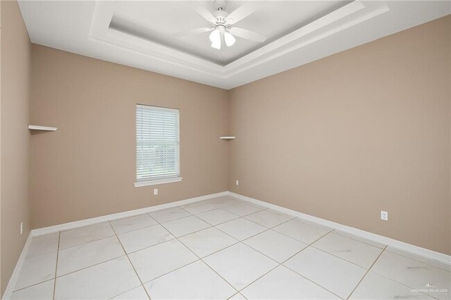Building Photo - 521 Oak Ridge St