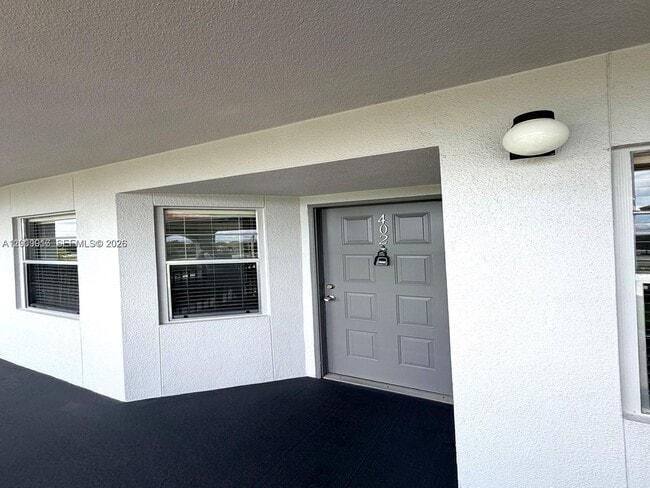 Building Photo - 1400 SW 124th Terrace