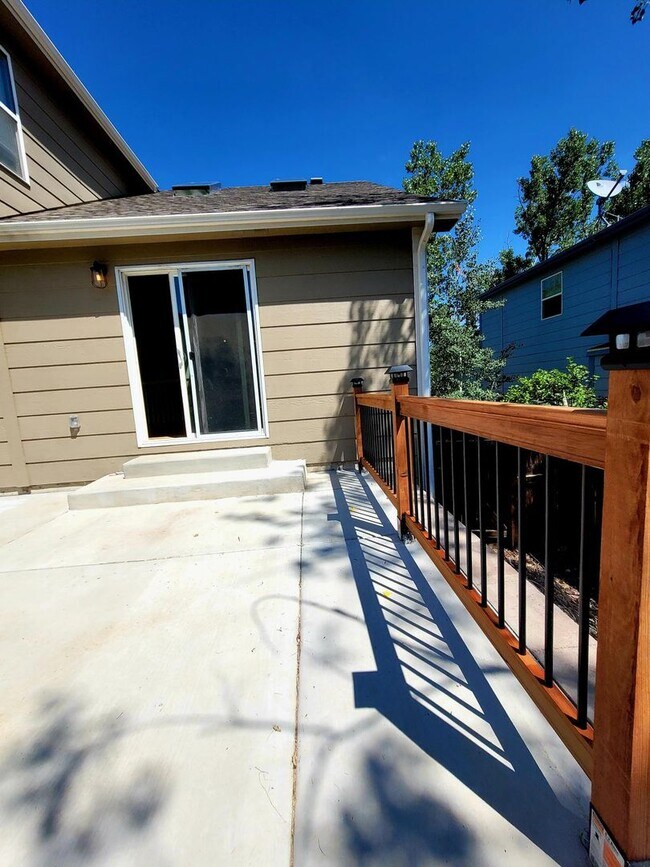 Building Photo - Well maintained 4 bedroom home on west side!