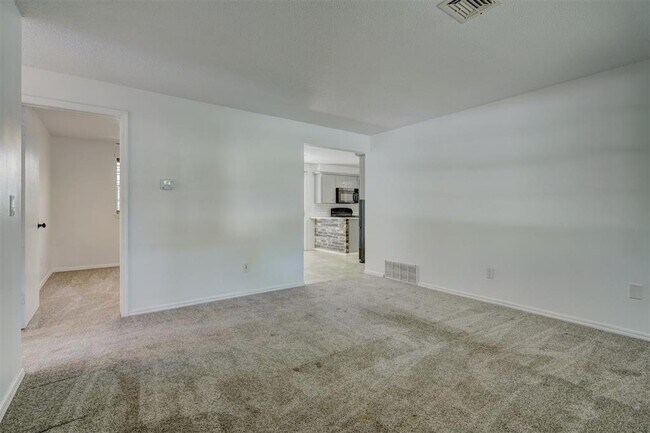 Building Photo - 503 Meadow Lake Dr