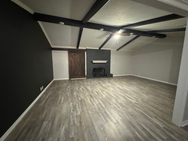 Building Photo - 8608 Geneva Ave